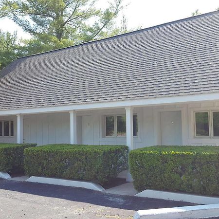 Captain'S Quarters Motel Saugatuck Exterior photo