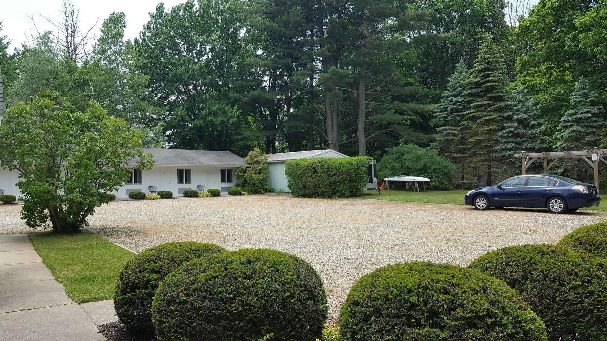 Captain'S Quarters Motel Saugatuck Exterior photo